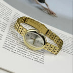 Sleek Women's Quartz Watch – Pigeon Egg Dial & Steel Strap