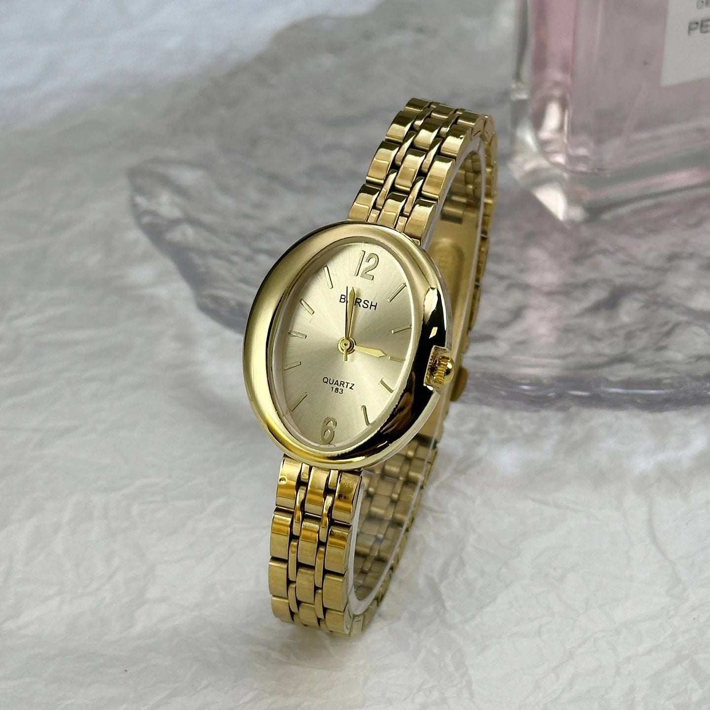 Sleek Women's Quartz Watch – Pigeon Egg Dial & Steel Strap