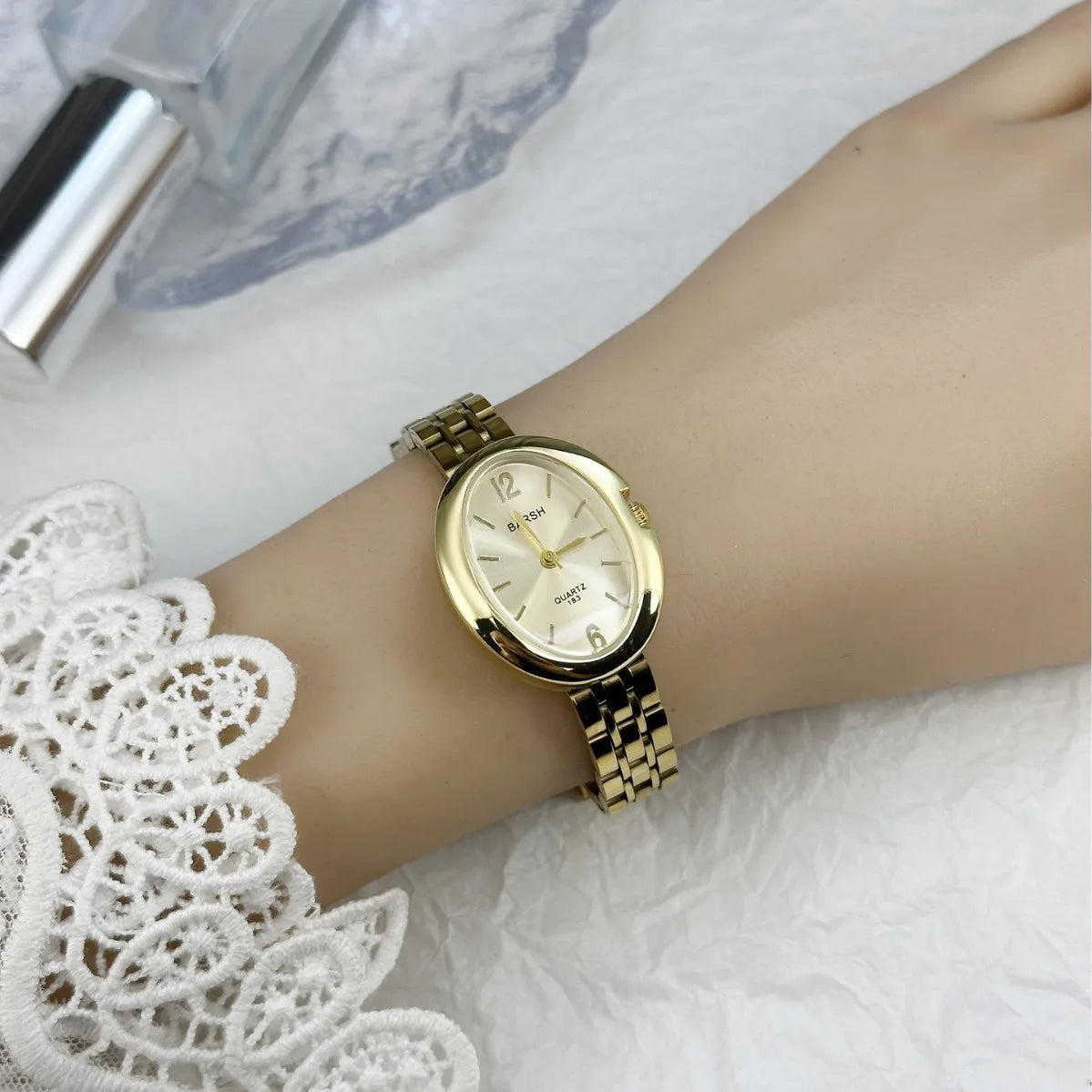 Sleek Women's Quartz Watch – Pigeon Egg Dial & Steel Strap