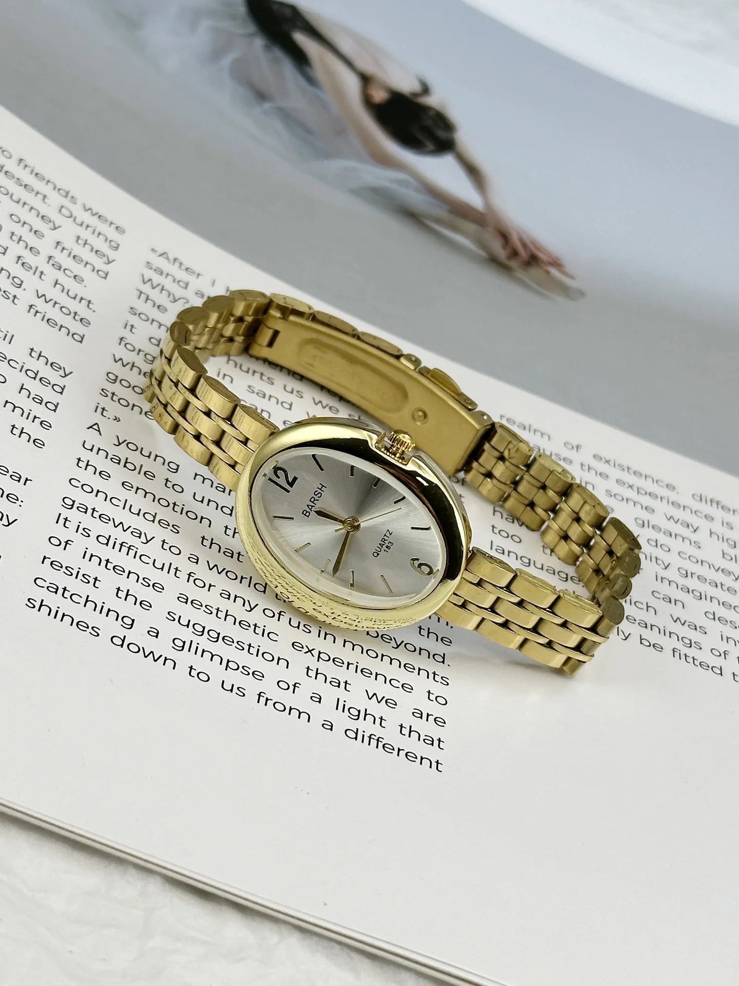 Sleek Women's Quartz Watch – Pigeon Egg Dial & Steel Strap