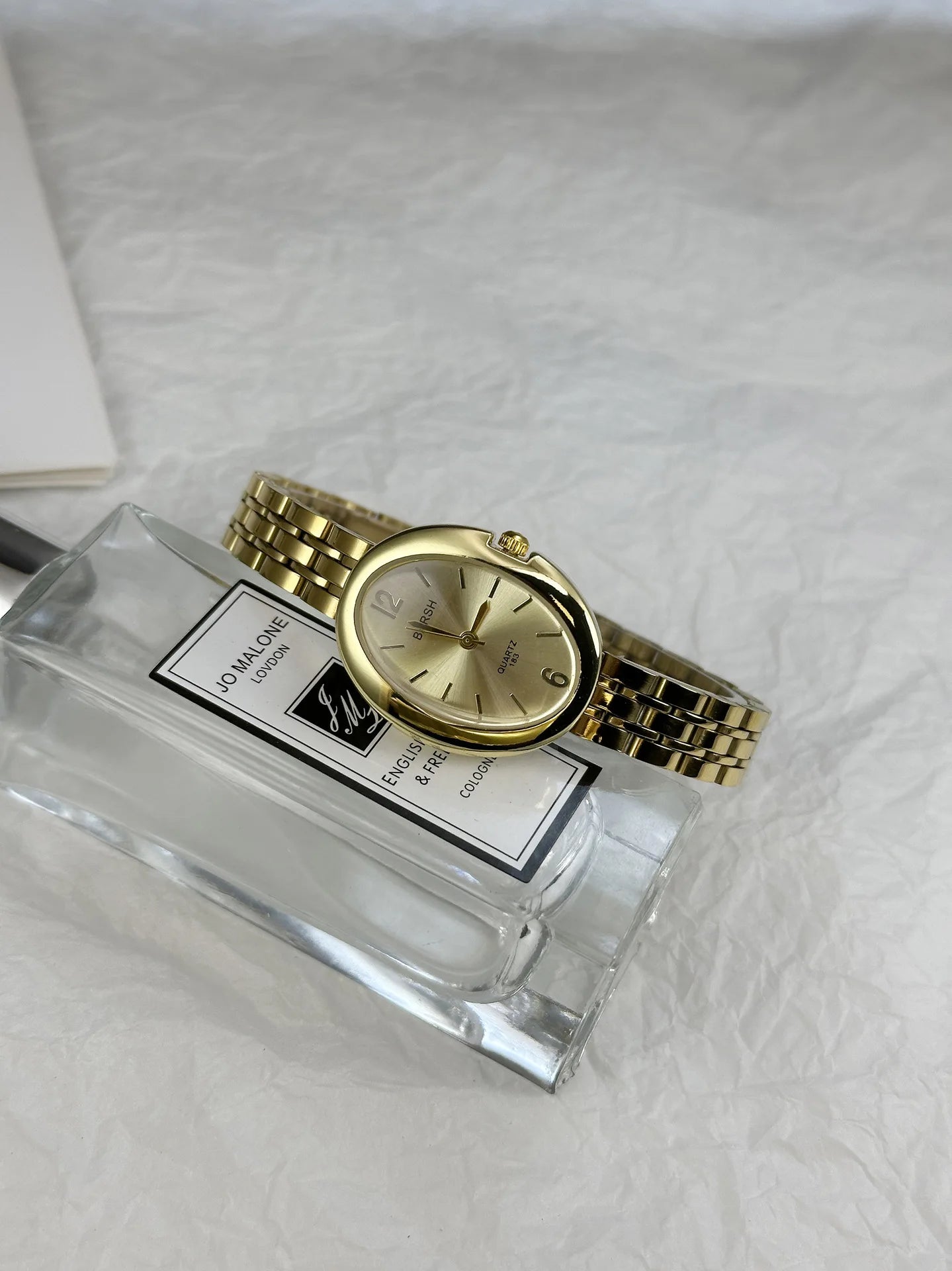 Sleek Women's Quartz Watch – Pigeon Egg Dial & Steel Strap