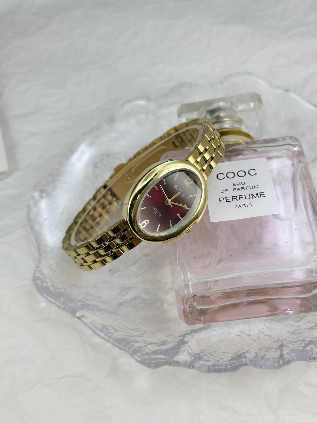 Sleek Women's Quartz Watch – Pigeon Egg Dial & Steel Strap