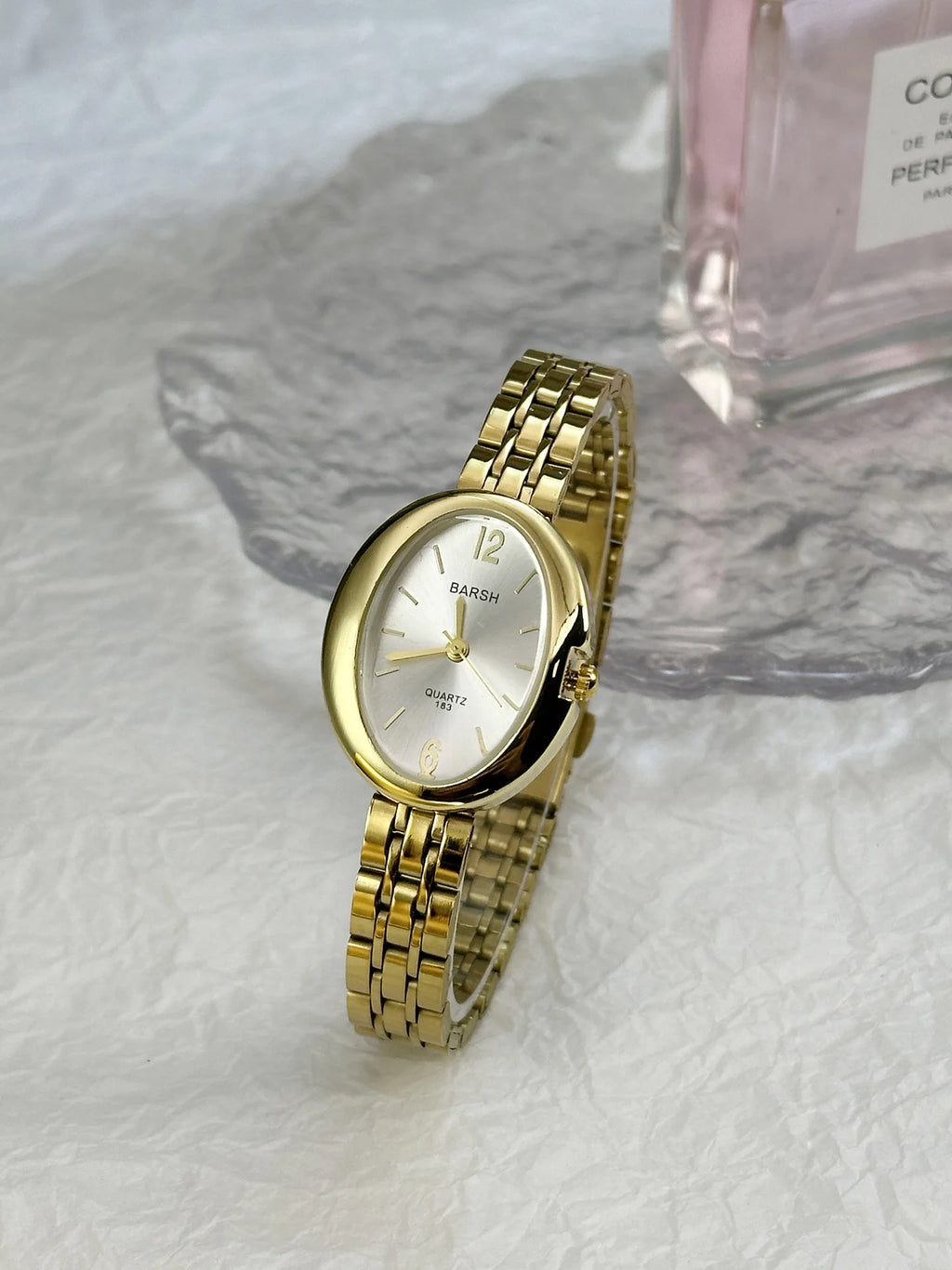 Sleek Women's Quartz Watch – Pigeon Egg Dial & Steel Strap