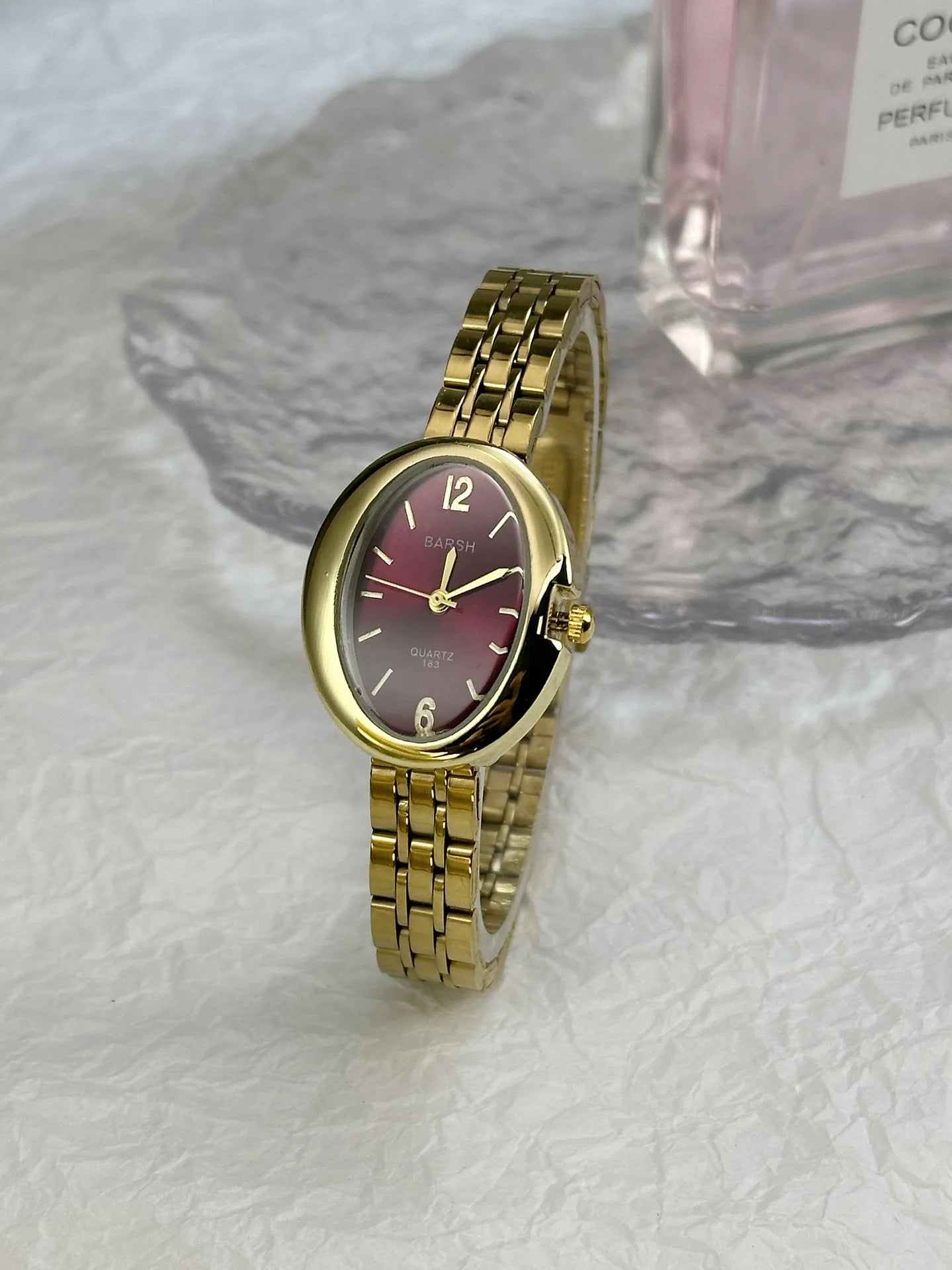 Sleek Women's Quartz Watch – Pigeon Egg Dial & Steel Strap